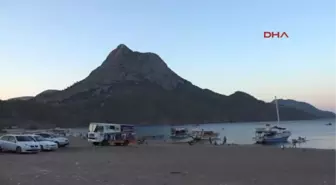 Antalya Plajda Sinema Keyfi