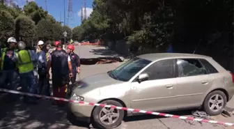 Çamlıca'da Çöken Yola Düşen Araç Kurtarıldı