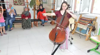 Halı Dokuma Tezgâhları Arasında Klasik Müzik Dinletisi