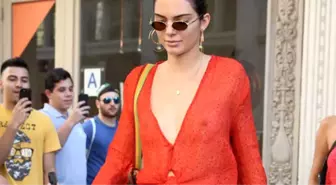 Kendall Jenner Transparan Gömleğinin İçine Hiçbir Şey Giymedi