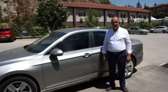 Kırmızı Işıkta Bekleyen Otomobile Mermi İsabet Etti