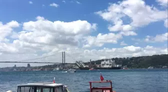 Türk Akımı Boru Hattı İnşaatına Boruları İndiren Şantiye Gemisi İstanbul Boğazı'ndan Geçti