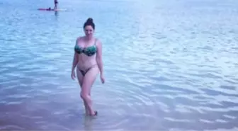 Ünlü Model Kelly Brook, Bikinili Fotoğrafını Paylaştığına Pişman Oldu