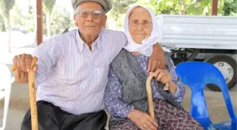 Asırlık Çiftin 75 Yıllık Örnek Aşkı