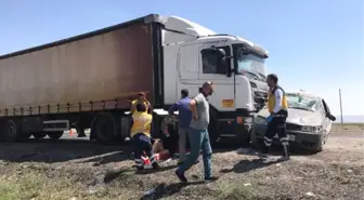 Konya'da Otomobil Tır'a Çarptı: 3 Yaralı