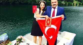 Artvin Şavşatlı Çiftin Nikahı Karagöl'de Sandal İçinde Kıyıldı