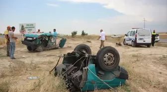 Hafif Ticari Araçla Çarpışan Otomobil İkiye Ayrıldı