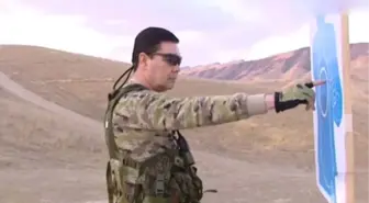 Rambo Gibi Cumhurbaşkanı! Silahı Eline Alıp Ordunun Başına Geçti