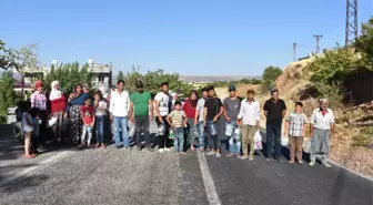 Bidonlarla Karayolunu Trafiğe Kapattılar