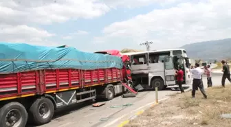 Cuma Namazına Giden İşçilerin Bulunduğu Otobüs Kaza Yaptı: 27 Yaralı