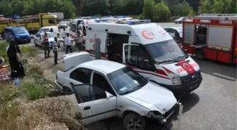 Yaralılara Müdahale Eden Ambulansa Otomobil Çarptı: 1 Ölü, 8 Yaralı