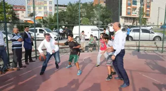 Bakan Bak, Çocuklarla Basketbol Maçı Yaptı