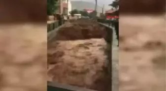 Isparta'da Dolu ve Yağmur Sele Neden Oldu