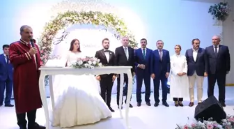 Cumhurbaşkanı Erdoğan Nikah Şahidi Oldu