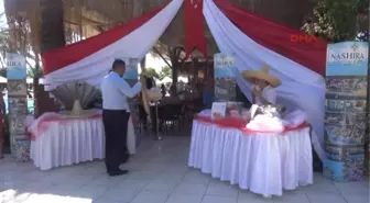 Antalya Turistlere Buzlu ve Köpüklü Havuz Partisi