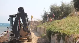 Burhaniye'de Belediye Deniz Temizliğine Aralıksız Devam Ediyor