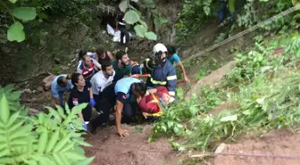 Fındık İşçilerini Taşıyan Minibüs Kaza Yaptı: 17 Yaralı