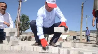 Sarıkamış'ta, Yollar Kilit Parke Taşıyla Döşeniyor