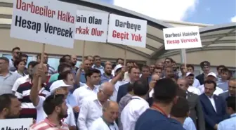 122 Sanıklı Fetö Davasında Seccadeye Basan Gülen Protesto Edildi