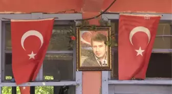 Öğrencileri Şehit Öğretmenin Kabri Başında