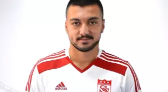 Servis Otobüsünün Kapısı Çarpan Futbolcu Yaralandı