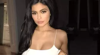 Kylie Jenner, Kozmetik Markasından 420 Milyon Dolar Kazandı