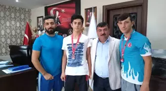 Artvin Belediye Başkanı Kocatepe'den Sporculara Ödül