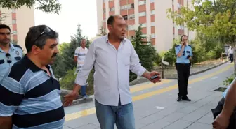 Savcının Arabasına Çarpan Sarhoş Sürücü, Yetmezmiş Gibi Yoldan Geçen Vatandaşla Kavga Etti