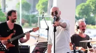 Soner Sarıkabadayı Turistleri Coşturdu