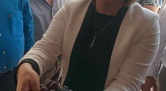 Fatma Şahin'e Kara Üzüm İkramı