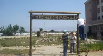 Melek Öğretmenin Adı Parkta Yaşatılacak