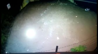 Aracına Güvenip Sele Böyle Daldı, Boğulmaktan Son Anda Kurtuldu