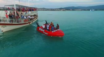 Göl Ortasında Jetboatta Evlendiler... Can Yelekleri ile Evet Dediler