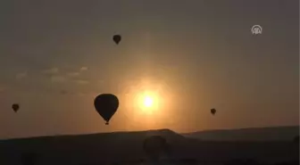 Gün Doğumunu Gökyüzünde Karşılıyorlar