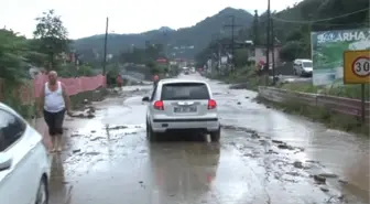 Rize'de Şiddetli Yağış... Salarha Deresi Taştı