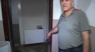Sultangazi'de Atık Su Kanalı Yine Tıkandı, Evleri Su Bastı
