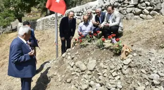 TBMM Başkanvekili Hamzaçebi'den Şehit Öğretmenin Ailesine Ziyaret