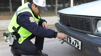 Plakası Kusurlu Olan Araçlar, Muayeneden Geçemeyecek