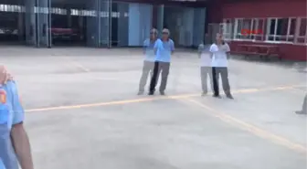 Emekli Olan İtfaiyeciye Sürpriz Uğurlama