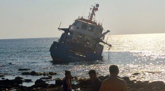 Araştırma Gemisi İskenderun Açıklarında Karaya Oturdu