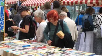 Dünyanın En Uzun Kitap Stantları Kuruldu