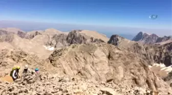 Küçük Dağcı Demirkazık Zirvesine Tırmandı