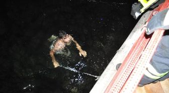 Kocaeli'de Denize Düşen Kediyi Gören Genç, Hiç Düşünmeden Suya Atladı