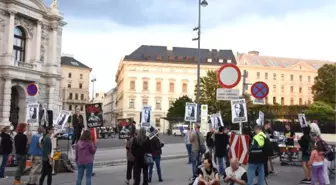 Avusturya Özgürlük Partisi Başkanı Strache Protesto Edildi