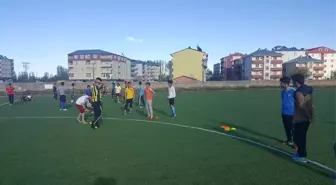 Muş'un En Büyük İlçesi Bulanık'ın Stadı Var Tribünü Yok!