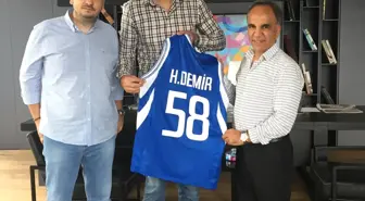 Demir İnşaat, Büyükçekmece Basketbol Takımını Destekliyor