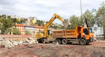 Geçici Olarak Yapılan Atletizm Isınma Sahası Yıkılıyor