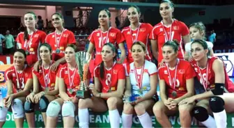 A Milli Kadın Voleybol Takımı, Kartepe'de Kampa Girdi