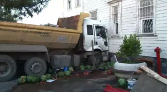 Beykoz'da Hafriyat Kamyonu Kaza Yaptı (2)