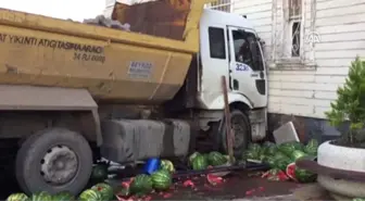 Hafriyat Kamyonu Ahmet Mithat Efendi Yalısına Çarptı